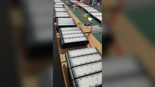 โคมไฟสนามกีฬา LED CREE 1750W IP66 พร้อมเอาต์พุต 120000lm สำหรับสนามกีฬากลางแจ้งและน้ำท่วม L