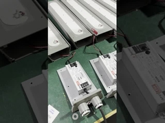 โคมไฟส่องสว่างแบบเส้นตรงกันระเบิดสำหรับอุตสาหกรรม 50w 100w พร้อมไฟฉุกเฉิน