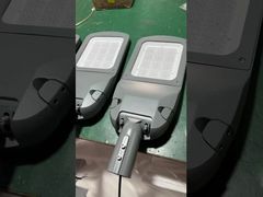 ไฟส่องสว่างภายนอกอาคาร IP65 กันน้ำ อะลูมิเนียม เซ็นเซอร์ตรวจจับความเคลื่อนไหว โคมไฟพลังงานแสงอาทิตย์ 300w 400w 500w