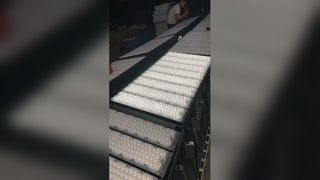 ดูระบบไฟส่องสว่างสนามกีฬากลางแจ้งที่ทนทาน: การสาธิตไฟ LED โมดูล RFFL-11 IP65 น้ำท่วม