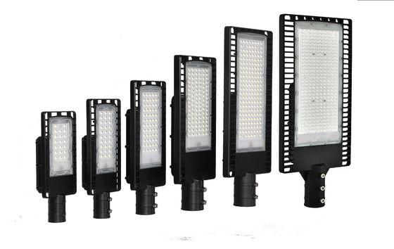 IP65 กันน้ํา อลูมิเนียม LED Street Light มัดเหลือง มีอายุ 50,000 ชั่วโมง