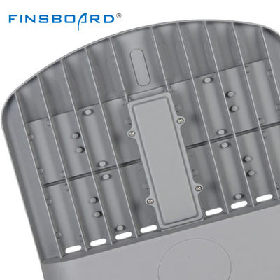 IP65 กันน้ํา LED Street Light ด้วยประสิทธิภาพ 130-140LM / W และอัลลูมิเนียมแบบเจาะสําหรับการส่องแสงทางหลวงกลางแจ้ง