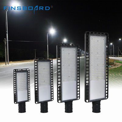 IP65 กันน้ํา ความสว่างสูง LED Street Light ประสิทธิภาพแสง 130-140lm / W สําหรับการใช้งานกลางแจ้ง