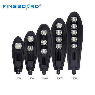 ไฟถนน LED กันน้ำ IP66 อุณหภูมิสี 3000K-6500K ประสิทธิภาพ 120 lm/W