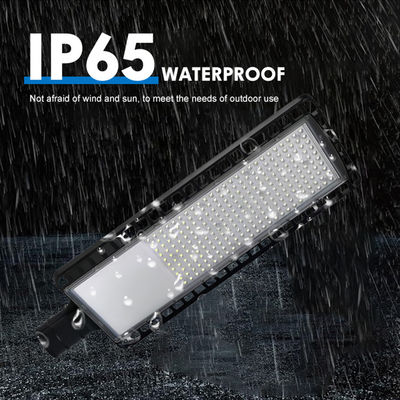 ประหยัดพลังงาน IP66 กันน้ํา LED Street Light ด้วย 50W-200W วัตต์สําหรับการสว่างทางหลวงกลางแจ้ง