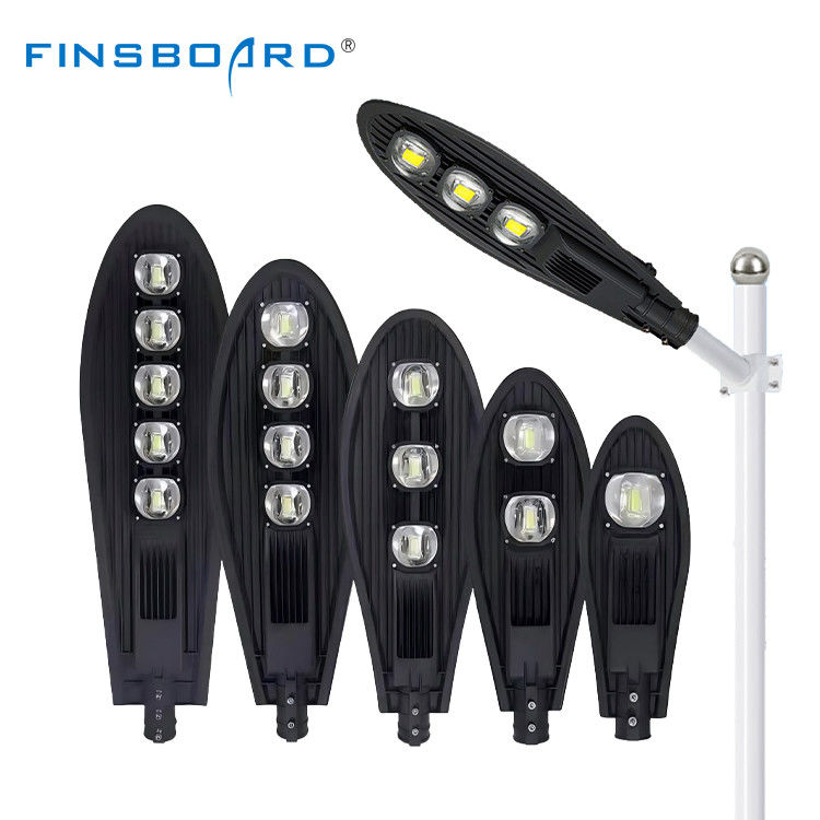 ไฟถนน LED กันน้ำ IP66 อุณหภูมิสี 3000K-6500K ประสิทธิภาพ 120 lm/W