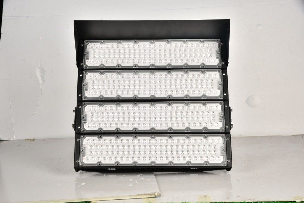 IP65 กันน้ํา LED ไฟม้าสูง มีอายุการใช้งาน 50,000 ชั่วโมง และมุมรังสีปรับได้สําหรับสนามกีฬา