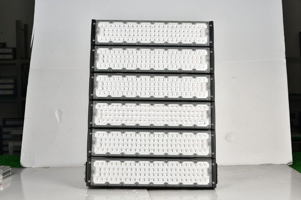 ไฟเสาสูง LED 2000W กันน้ำ IP65 อายุการใช้งาน 50000 ชั่วโมง สำหรับสนามกีฬาและโคมไฟฟลัดไลท์กลางแจ้ง