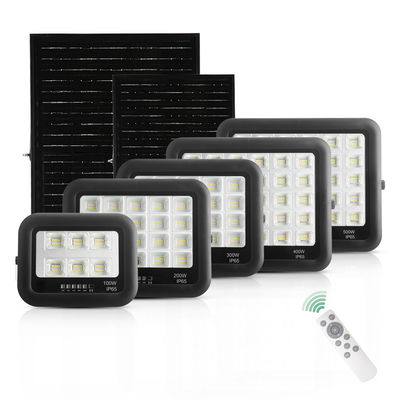 โคมไฟสปอร์ตไลท์พลังงานแสงอาทิตย์ Ip65 ABS Tempered Glass 100w 200w 300w 400w 500w ไฟ LED